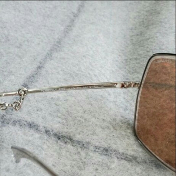 CHANEL SUNGLASSES - Picture 4 of 7